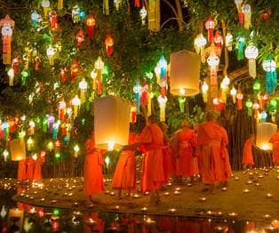 The point of the lamp is dedicated to Buddhist worship. (Eak Luangpuch / Shutterstock.com)